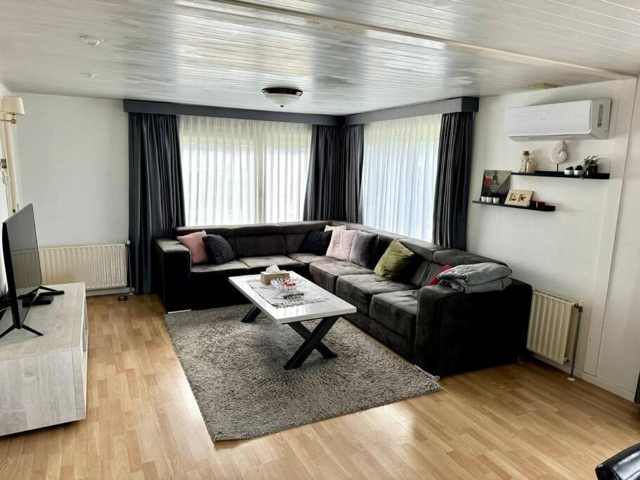 Luxe Chalet In Prachtig Natuurgebied Lith Luaran gambar