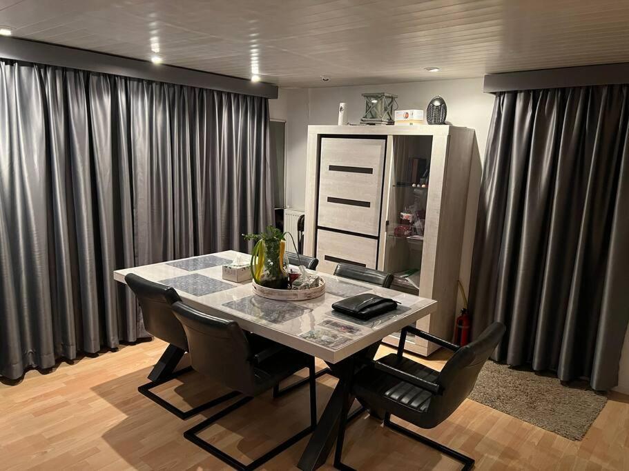 Luxe Chalet In Prachtig Natuurgebied Lith Luaran gambar
